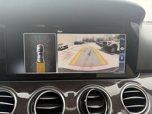 Used 2017 Mercedes-Benz E 300 4MATIC image 18