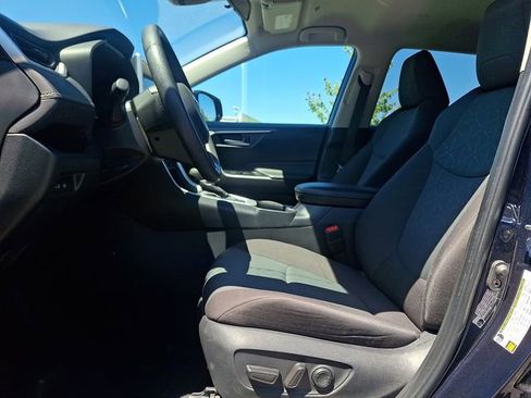 Used 2025 Toyota RAV4 XLE AWD/4WD image 13