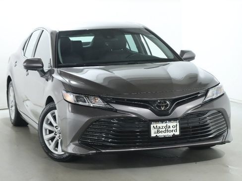 Used 2020 Toyota Camry LE FWD image 1