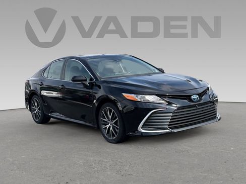 Used 2023 Toyota Camry XLE w/ Navigation Package image 1