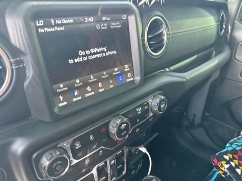 Used 2021 Jeep Wrangler Unlimited Sahara AWD/4WD image 18