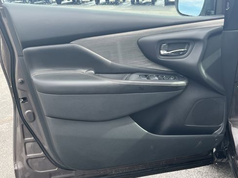 Used 2018 Nissan Murano SV w/ Premium Package image 17
