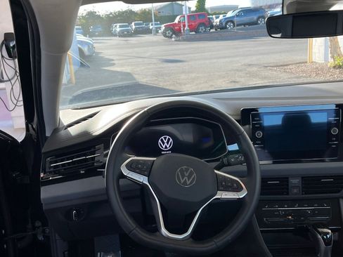 Used 2025 Volkswagen Jetta SE image 34