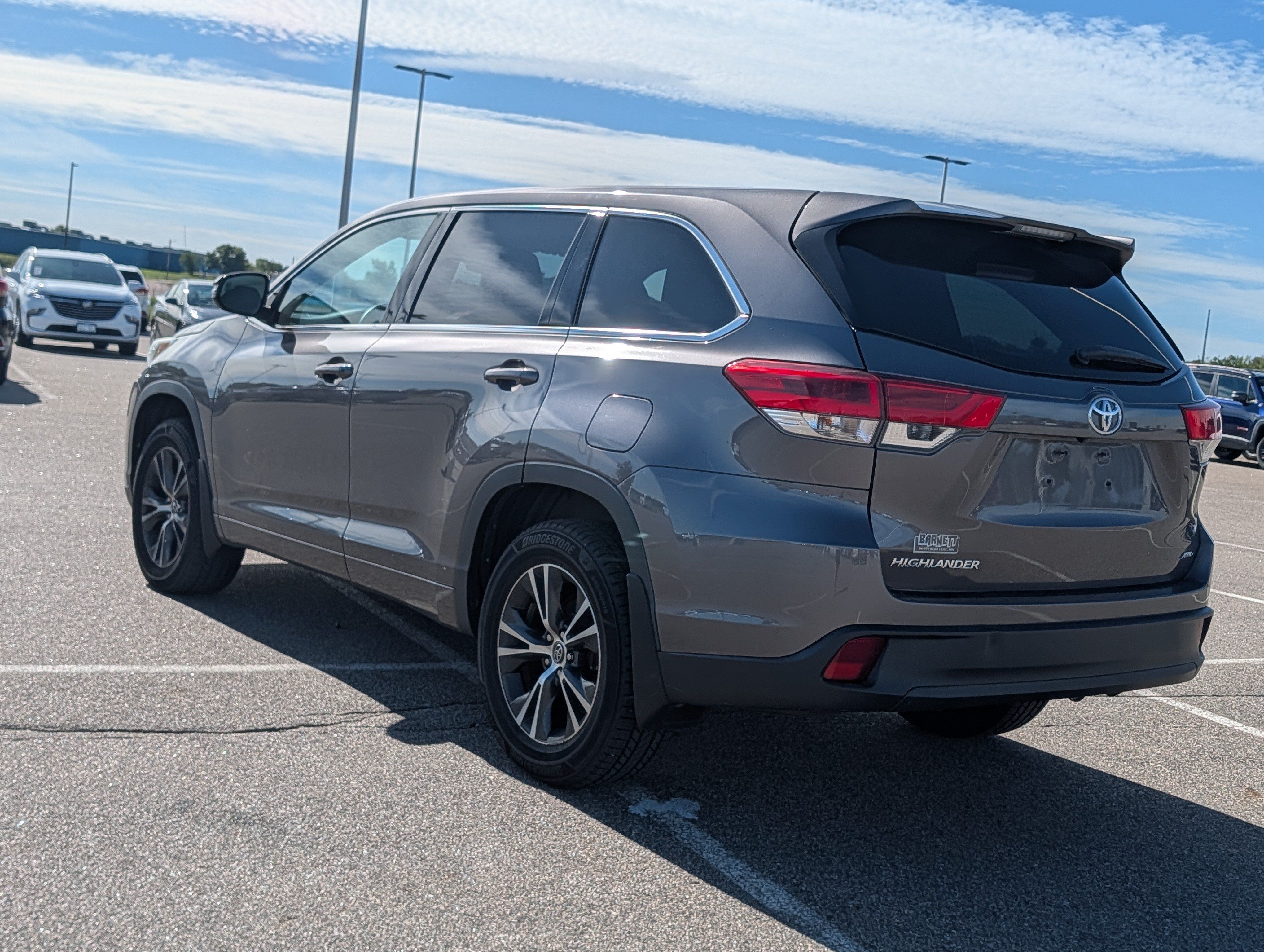 Used 2018 Toyota Highlander LE AWD/4WD image 3