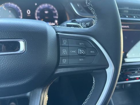 Used 2024 Jeep Grand Cherokee L Laredo w/ Luxury Tech Group I image 8