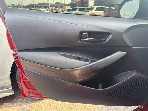 Used 2025 Toyota Corolla LE FWD image 12