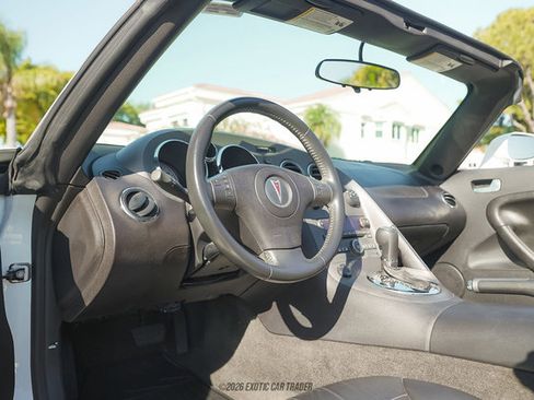 Used 2007 Pontiac Solstice Convertible w/ Premium Package image 30