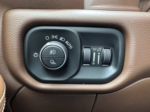 Used 2020 RAM 2500 Laramie AWD/4WD image 35