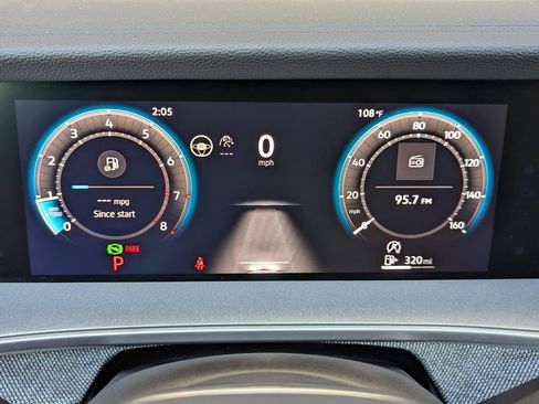 Certified 2025 Volkswagen Tiguan SE FWD image 10