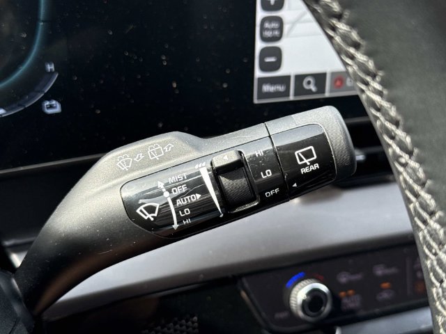 Used 2025 Kia Sportage EX AWD/4WD image 25