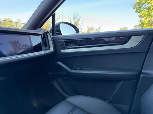 New 2025 Porsche Cayenne E-Hybrid Coupe AWD/4WD image 24