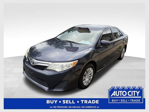 Used 2014 Toyota Camry LE FWD image 1
