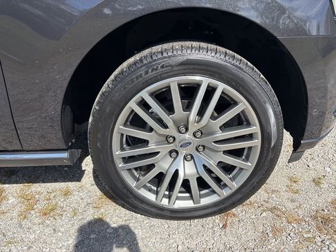 Used 2022 Ford Expedition Limited image 12