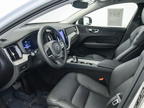 Certified 2025 Volvo XC60 B5 Plus AWD/4WD image 17