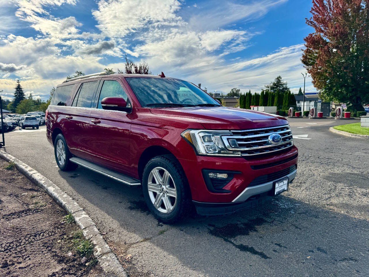 Used 2019 Ford Expedition Max XLT w/ Equipment Group 202A AWD/4WD image 2