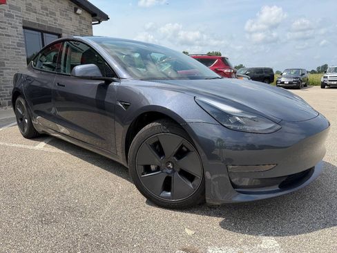 Used 2022 Tesla Model 3 Long Range AWD/4WD image 3