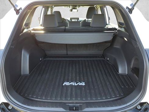 Used 2022 Toyota RAV4 SE AWD/4WD image 6