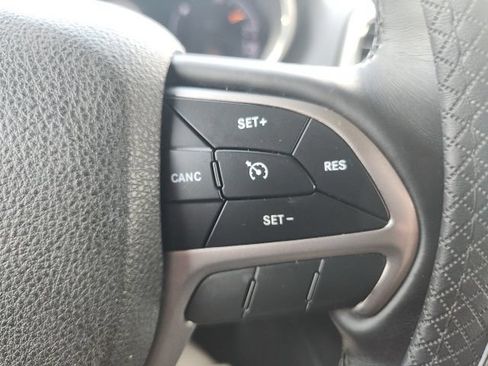 Used 2018 Jeep Grand Cherokee Altitude RWD image 37