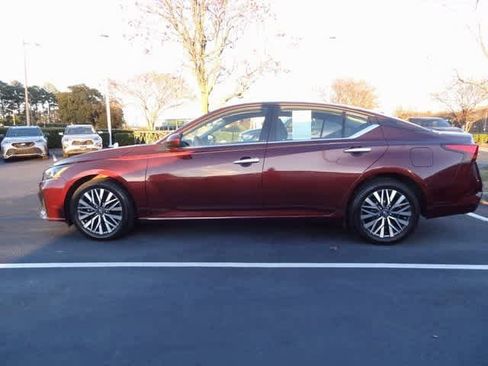 Used 2023 Nissan Altima 2.5 SV image 9