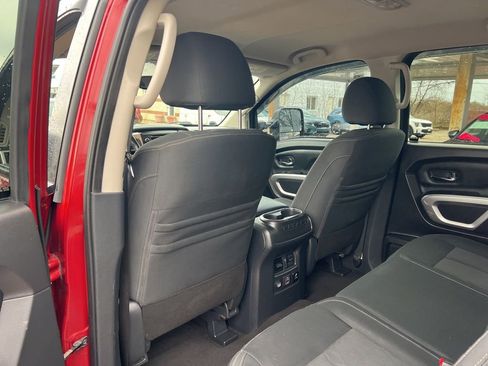 Used 2019 Nissan Titan SV w/ SV Convenience Package image 9