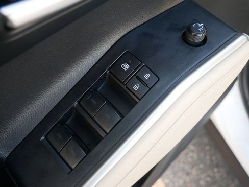 Used 2023 Toyota Highlander XLE AWD/4WD image 15