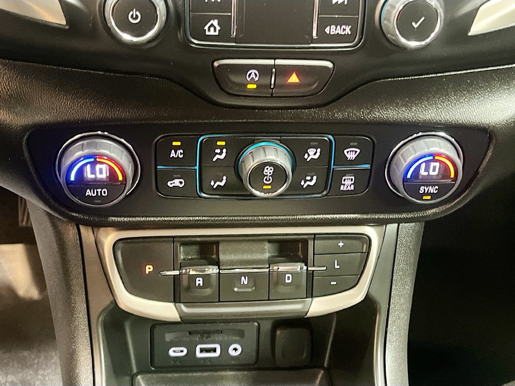 Used 2024 GMC Terrain Denali w/ Denali Premium Package AWD/4WD image 16