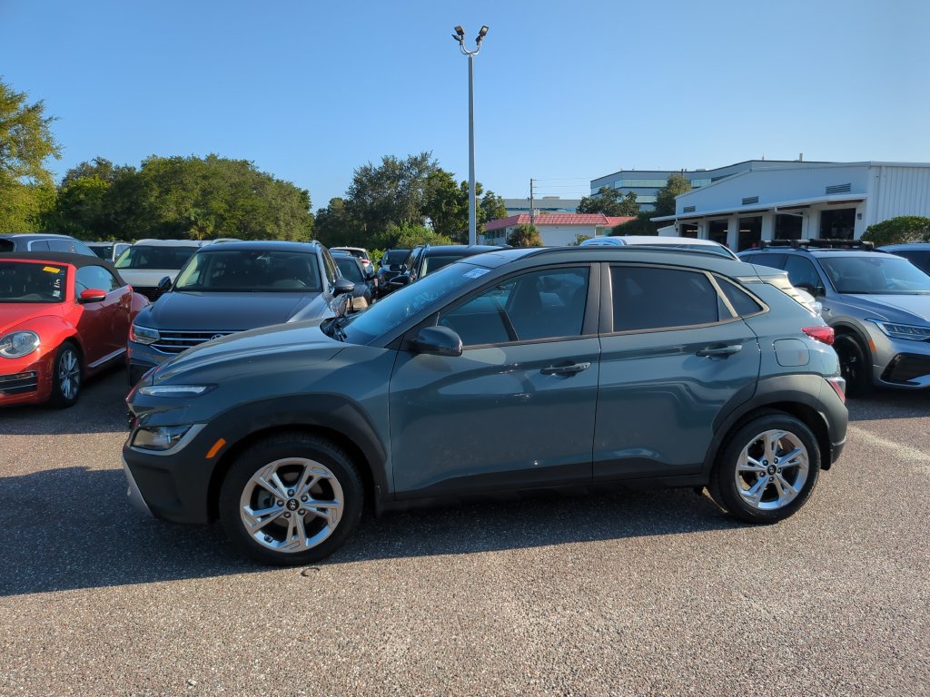 Used 2022 Hyundai Kona SEL FWD image 2