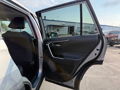 Used 2025 Toyota RAV4 XLE AWD/4WD image 14