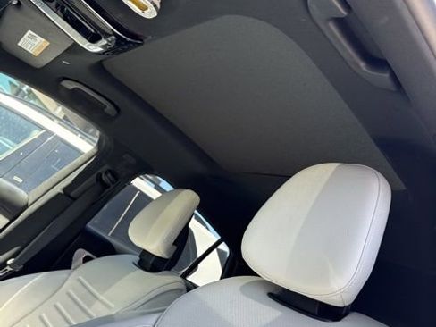 Used 2024 Mercedes-Benz GLC 300 4MATIC image 6