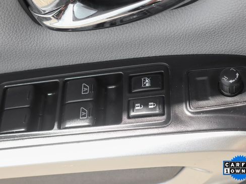 Used 2020 Nissan Titan SV w/ SV Convenience Package image 13