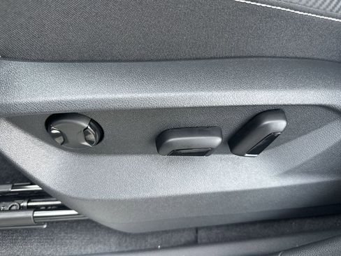 New 2026 Volkswagen Atlas Cross Sport SE image 12