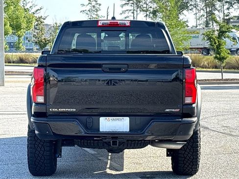 Used 2024 Chevrolet Colorado ZR2 w/ Technology Package AWD/4WD image 20
