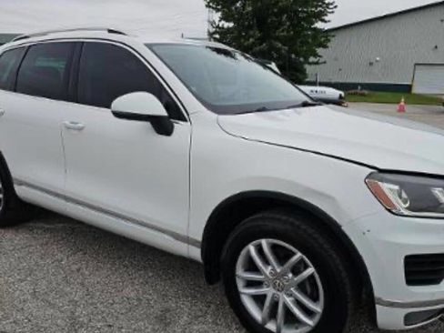 Used 2016 Volkswagen Touareg Sport AWD/4WD image 1