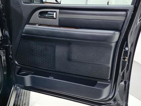 Used 2017 Ford Expedition Platinum RWD image 33