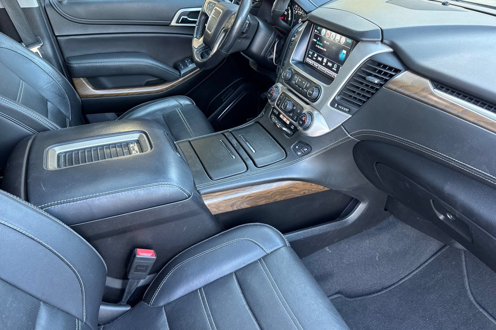 Used 2019 GMC Yukon Denali w/ Open Road Package AWD/4WD image 16