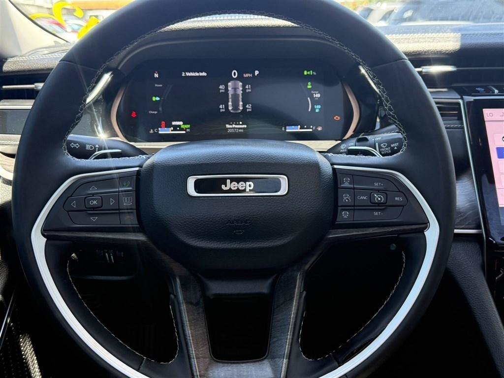 Used 2023 Jeep Grand Cherokee 4WD 4xe image 28