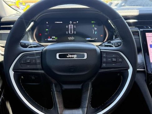 Used 2023 Jeep Grand Cherokee 4WD 4xe image 28