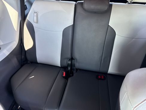 Used 2021 Toyota Sienna XSE image 31