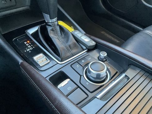 Used 2018 MAZDA MAZDA3 Touring image 20