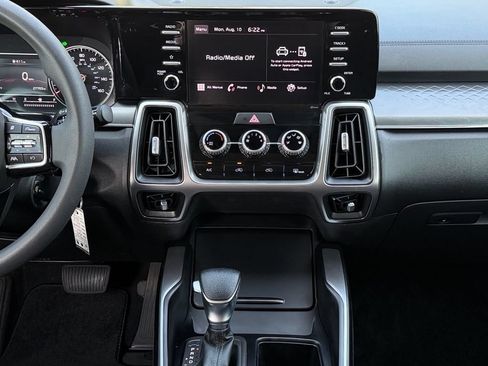 Used 2023 Kia Sorento LX FWD image 18