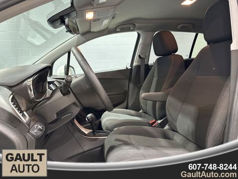 Used 2022 Chevrolet Trax LS w/ Tint and Cruise Package image 12