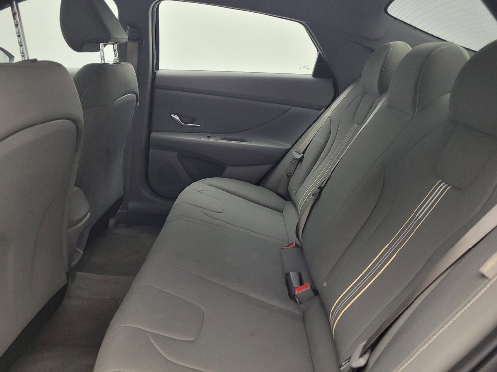 Used 2025 Hyundai Elantra Sport FWD image 18