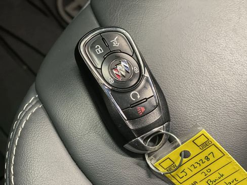 Used 2020 Buick Enclave Premium w/ Sun and Sites Package image 31