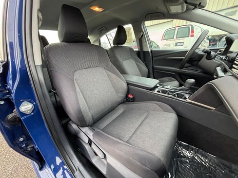 Used 2025 Toyota Camry LE image 34