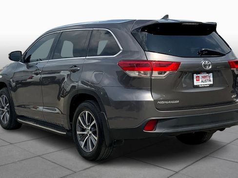 Used 2017 Toyota Highlander XLE image 11