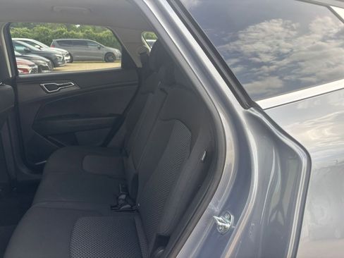 Used 2025 Kia Sportage LX image 34