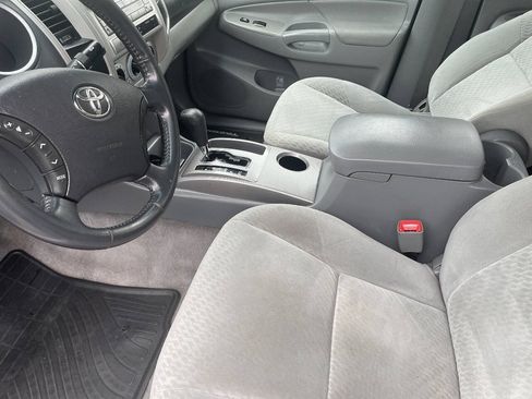 Used 2011 Toyota Tacoma PreRunner w/ SR5 Pkg #2 RWD image 5