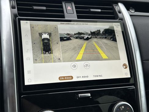 Used 2025 Land Rover Discovery S image 40