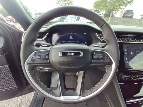 Used 2024 Jeep Grand Cherokee L Laredo AWD/4WD image 22