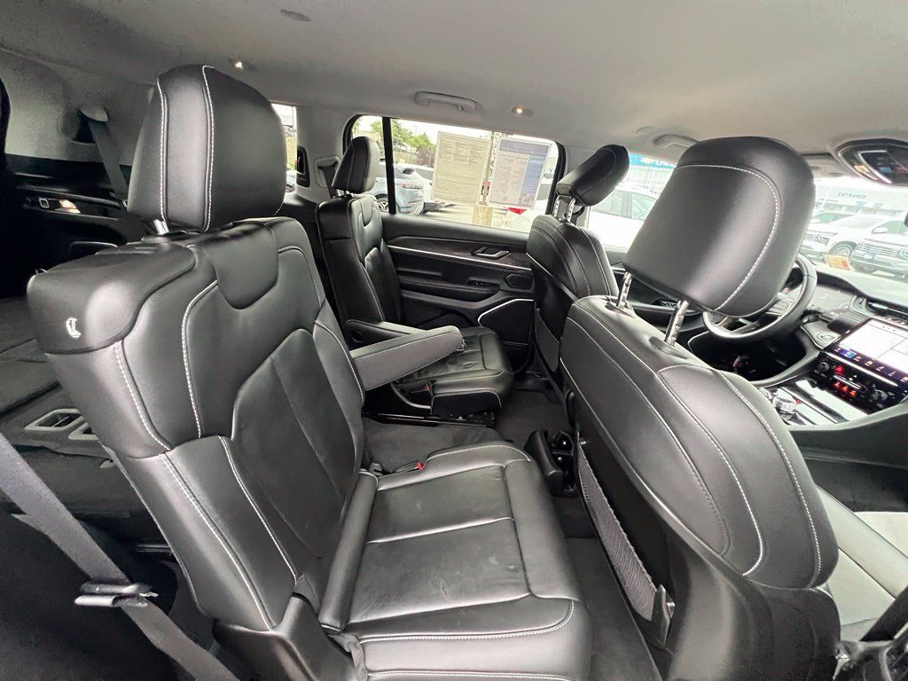Used 2022 Jeep Grand Cherokee L Limited AWD/4WD image 27